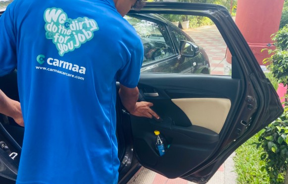 doorstep car wash in Noida